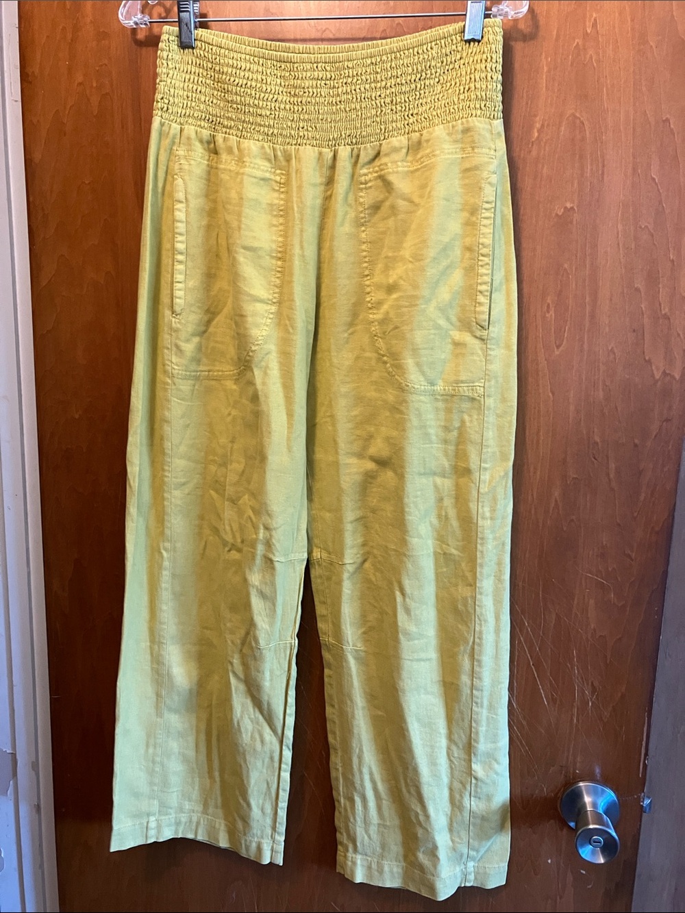 Women's Pilcro  Wide Barrel Leg Cropped Pants with Smocked Waist Size XS.
